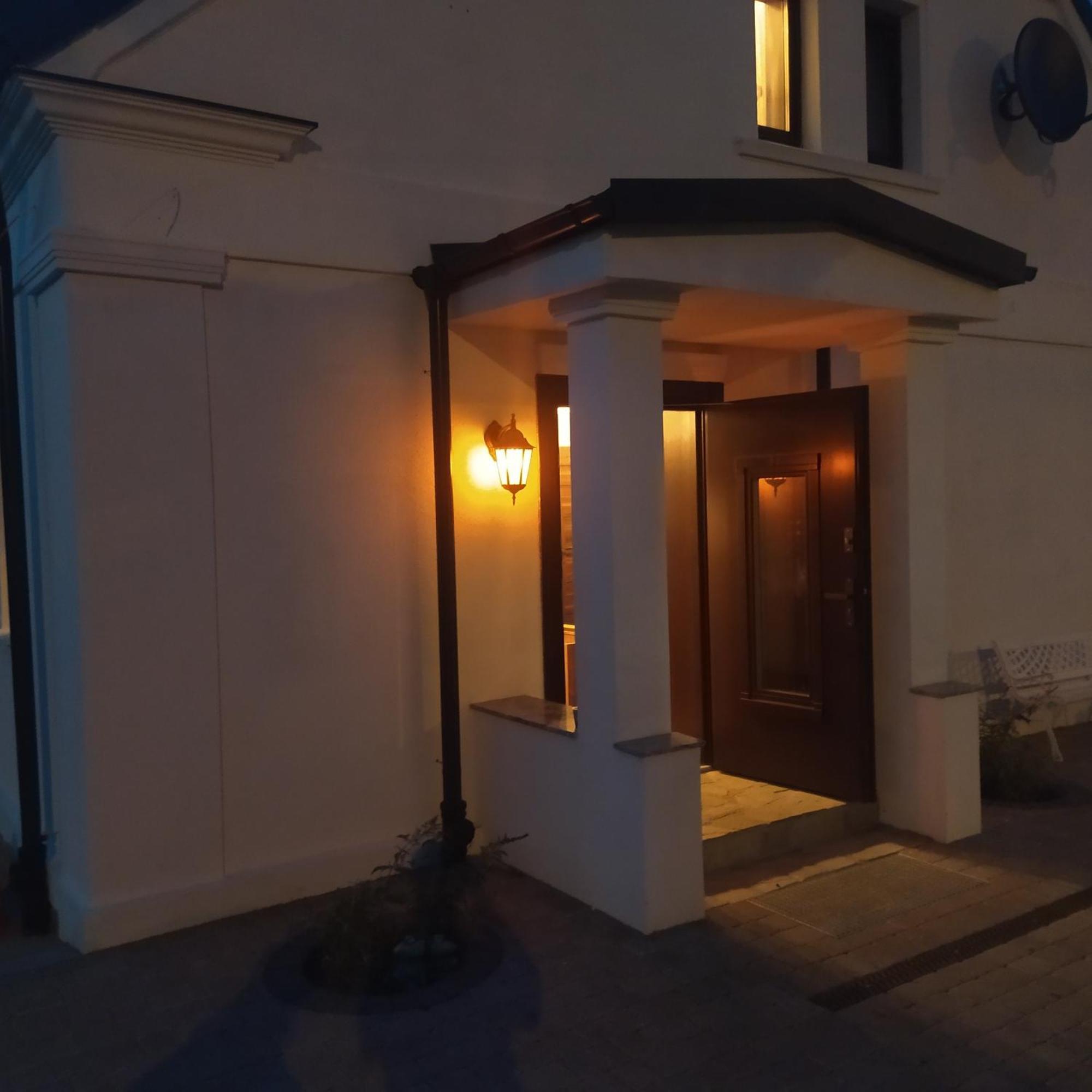 Dworek Biala Dama Pokoje Z Klimatyzacja Gniezno Exterior photo